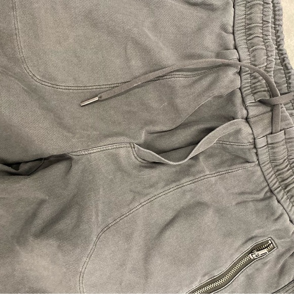 ATHLETA shorts SZ 10 - Picture 3 of 5